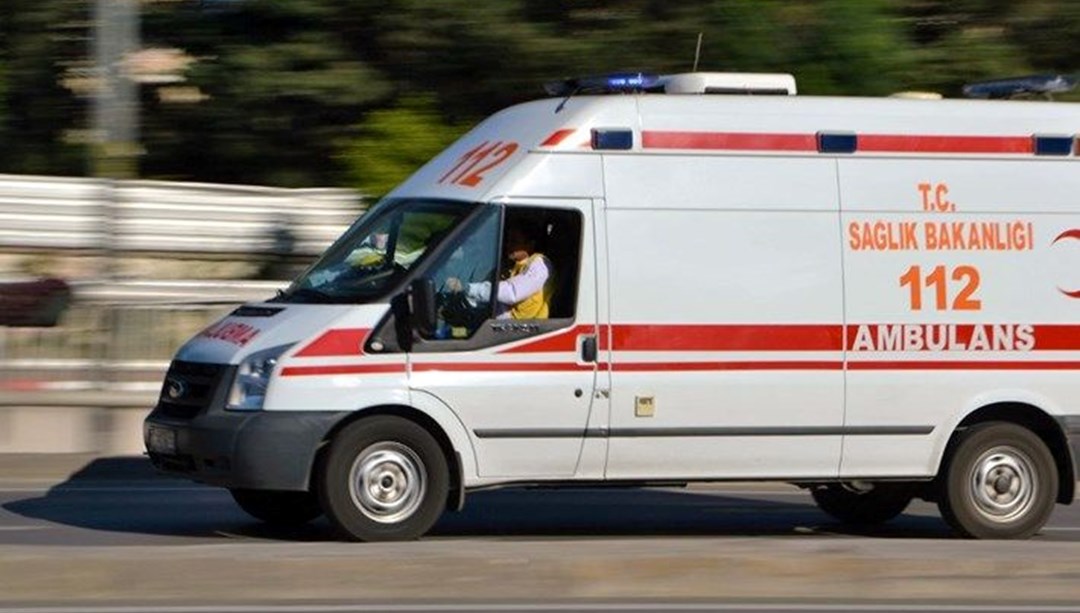 Diyarbakır’da yoldan çıkan otomobil taşlara çarptı: 2 yaralı