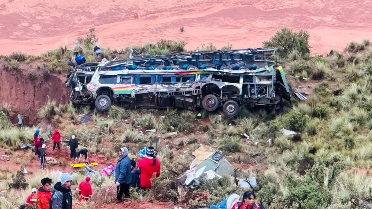 Bolivya’da otobüsle minibüs çarpıştı: En az 25 ölü